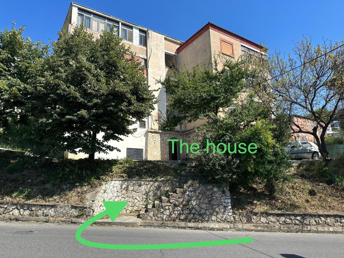 Hoxha House Hotell Krujë Exteriör bild