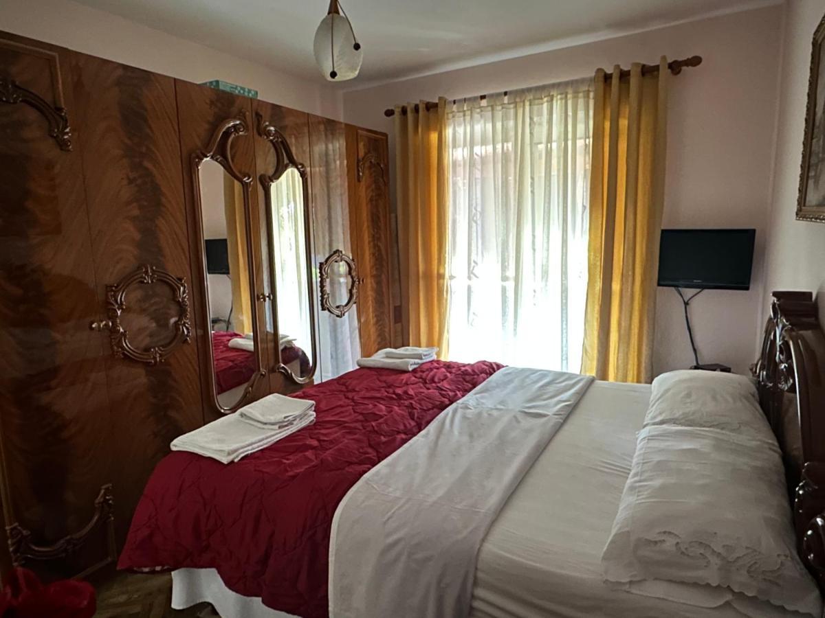 Hoxha House Hotell Krujë Exteriör bild